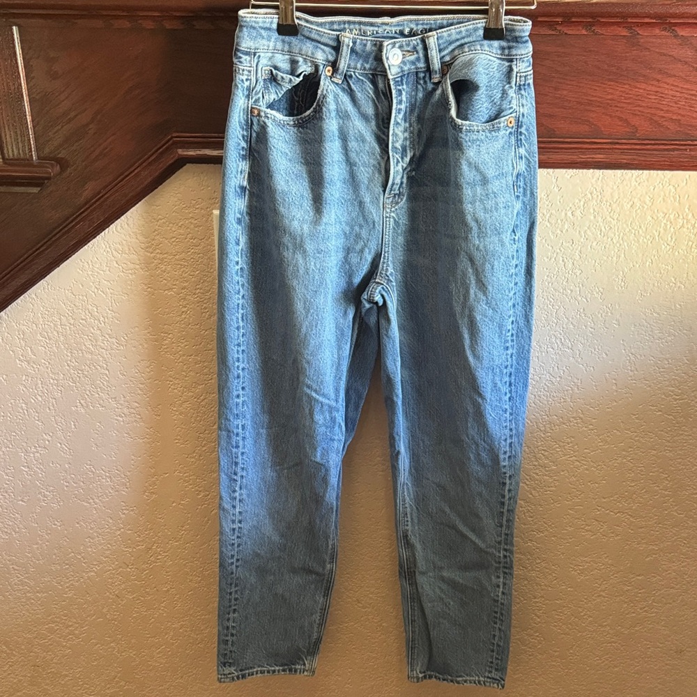 American Eagle Womens Size 2 Outfitters Light Blue Relaxed Jeans Every Day Pants